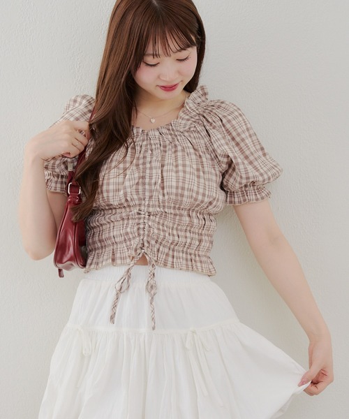 continuer de NICE CLAUP(コンティニューデナイスクラップ)の「シャーリング半袖ブラウス(シャツ/ブラウス・レディース・ブラック/レッド/オフホワイト/チェック・FREE)」の4枚目の写真