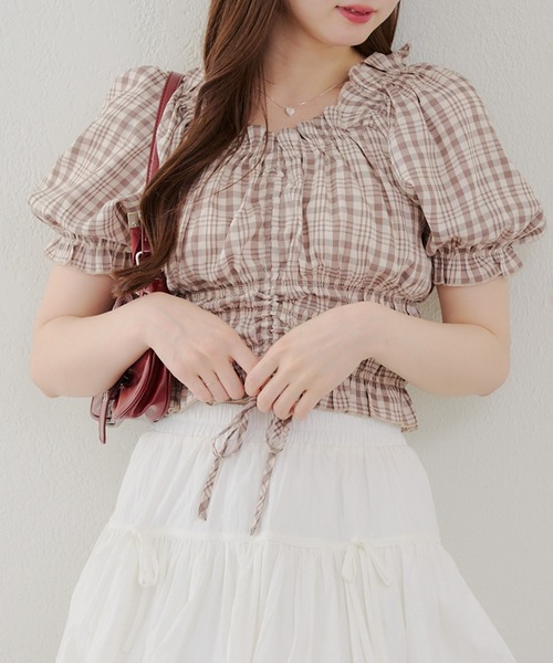 continuer de NICE CLAUP(コンティニューデナイスクラップ)の「シャーリング半袖ブラウス(シャツ/ブラウス・レディース・ブラック/レッド/オフホワイト/チェック・FREE)」の17枚目の写真