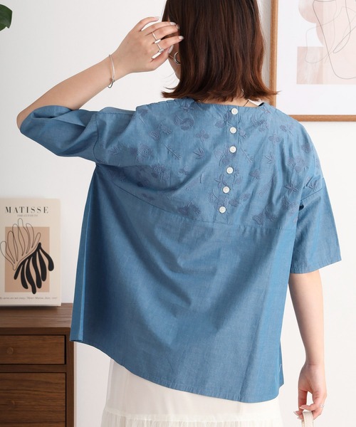 Emago（イマゴ）の「EMAGO お花レース風刺繍ブラウス（シャツ/ブラウス・レディース・オリーブ/ブルー・FREE）」の6枚目の写真