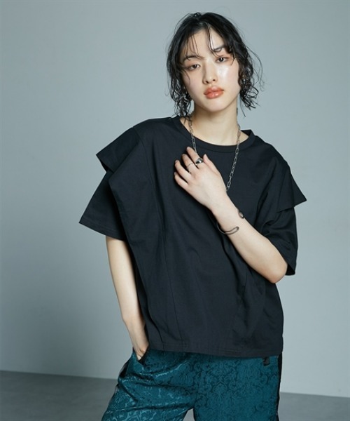 Soiunique（スワユニーク）の「綿１００％ラッフルショルダーゆったりサイズTシャツ ［Soiunique］（Tシャツ/カットソー・レディース・ブラック/ブルー/レッド・L～LL/S～Ｍ）」の4枚目の写真