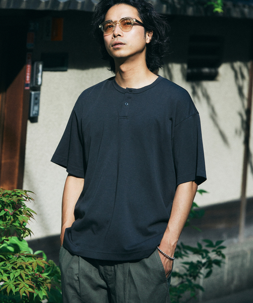 JOURNAL STANDARD relume（ジャーナルスタンダード　レリューム）の「50/-ポンチ 汗ジミ防止 ヘンリーネックT（Tシャツ/カットソー・メンズ・ブラック系その他/ライトグレー/ホワイト/ネイビー・SMALL/MEDIUM/LARGE）」の5枚目の写真