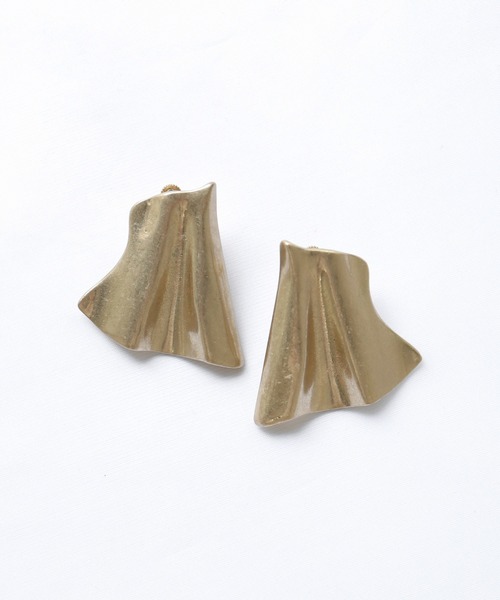 Crisp（クリスプ）の「ウェーブワイドイヤリング（イヤリング・レディース・ゴールド/シルバー・FREE）」の5枚目の写真