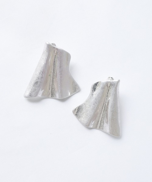 Crisp（クリスプ）の「ウェーブワイドイヤリング（イヤリング・レディース・ゴールド/シルバー・FREE）」の4枚目の写真