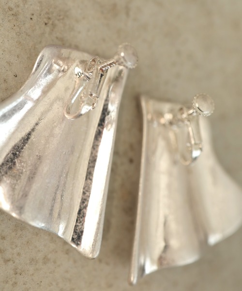 Crisp（クリスプ）の「ウェーブワイドイヤリング（イヤリング・レディース・ゴールド/シルバー・FREE）」の3枚目の写真