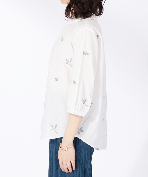 BELLUNA PLUS(ベルーナ)の「綿100%とび花刺しゅうブラウス(シャツ/ブラウス・レディース・ネイビー/オフホワイト・X-LARGE/LARGE/MEDIUM)」の19枚目の写真