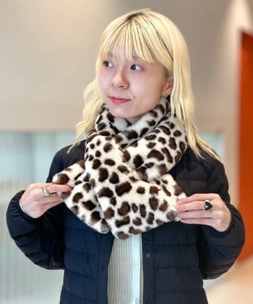 Ray BEAMS(レイビームス)の「フェイクファー ティペット(マフラー・レディース・その他/サックスブルー/ブラック/イエロー・ONE SIZE)」の8枚目の写真