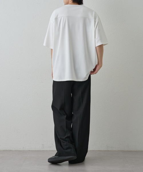 COLONY 2139(コロニートゥーワンスリーナイン)の「パウダリングポンチラウンドヘムTEE(Tシャツ/カットソー・メンズ・ブラック/ホワイト・MEDIUM/LARGE)」の13枚目の写真