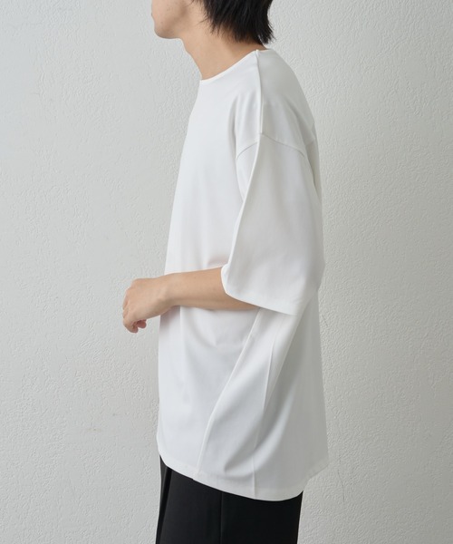 COLONY 2139(コロニートゥーワンスリーナイン)の「パウダリングポンチラウンドヘムTEE(Tシャツ/カットソー・メンズ・ブラック/ホワイト・MEDIUM/LARGE)」の4枚目の写真