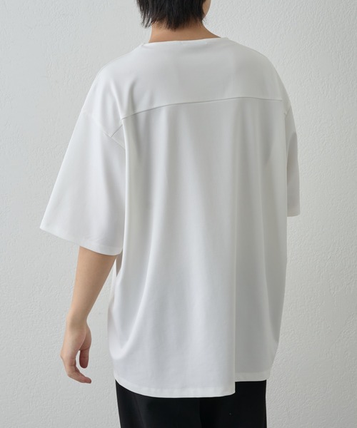 COLONY 2139(コロニートゥーワンスリーナイン)の「パウダリングポンチラウンドヘムTEE(Tシャツ/カットソー・メンズ・ブラック/ホワイト・MEDIUM/LARGE)」の5枚目の写真
