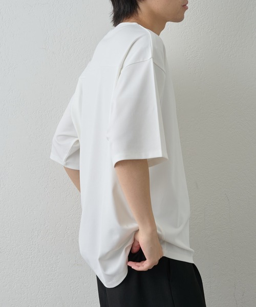 COLONY 2139(コロニートゥーワンスリーナイン)の「パウダリングポンチラウンドヘムTEE(Tシャツ/カットソー・メンズ・ブラック/ホワイト・MEDIUM/LARGE)」の6枚目の写真