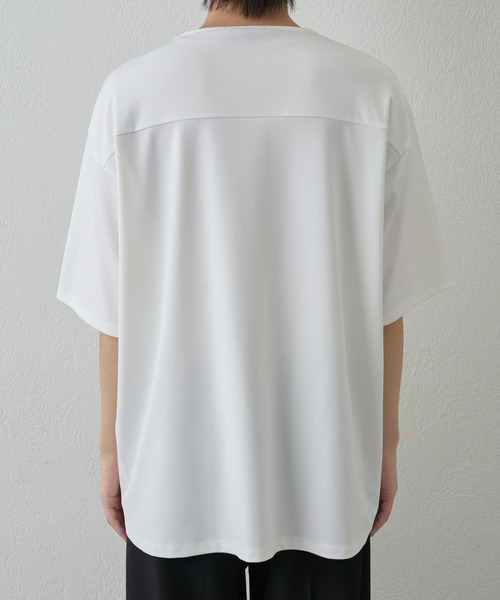 COLONY 2139(コロニートゥーワンスリーナイン)の「パウダリングポンチラウンドヘムTEE(Tシャツ/カットソー・メンズ・ブラック/ホワイト・MEDIUM/LARGE)」の20枚目の写真