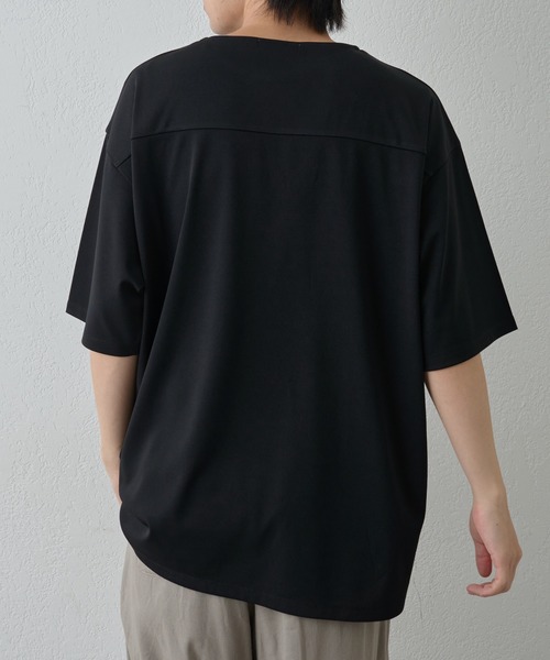 COLONY 2139(コロニートゥーワンスリーナイン)の「パウダリングポンチラウンドヘムTEE(Tシャツ/カットソー・メンズ・ブラック/ホワイト・MEDIUM/LARGE)」の9枚目の写真