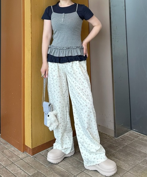 Alley Tokyo（アリートーキョー）の「裾フリフリキャミと半袖Tの便利な２セット（Tシャツ/カットソー・レディース・グレー/レッド/ネイビー・F）」の17枚目の写真