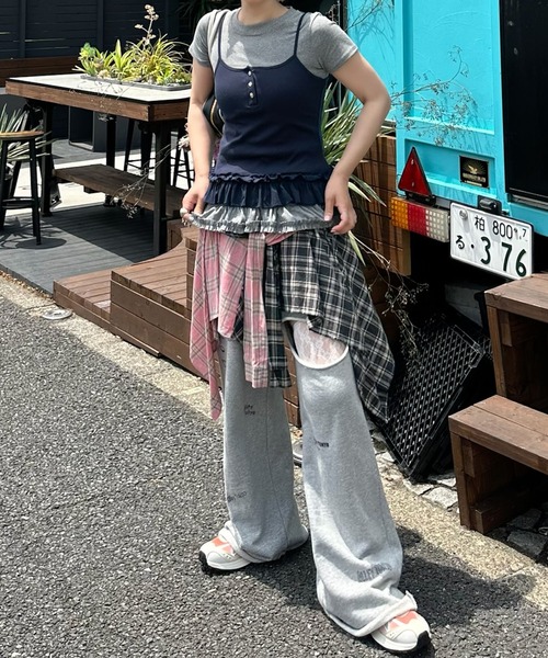 Alley Tokyo（アリートーキョー）の「裾フリフリキャミと半袖Tの便利な２セット（Tシャツ/カットソー・レディース・グレー/レッド/ネイビー・F）」の5枚目の写真