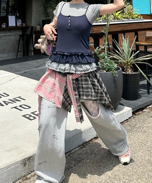 Alley Tokyo（アリートーキョー）の「裾フリフリキャミと半袖Tの便利な２セット（Tシャツ/カットソー・レディース・グレー/レッド/ネイビー・F）」の4枚目の写真