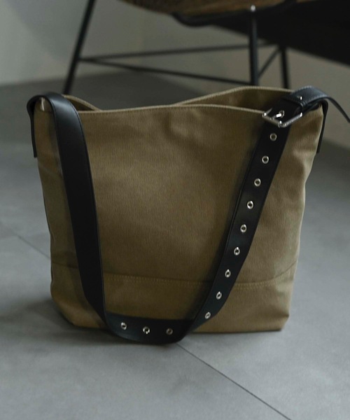 Curaful(クラフル)の「ロングベルトヴィンテージ加工コットンバッグ(ショルダーバッグ・レディース・ブラック/カーキ・FREE)」の1枚目の写真