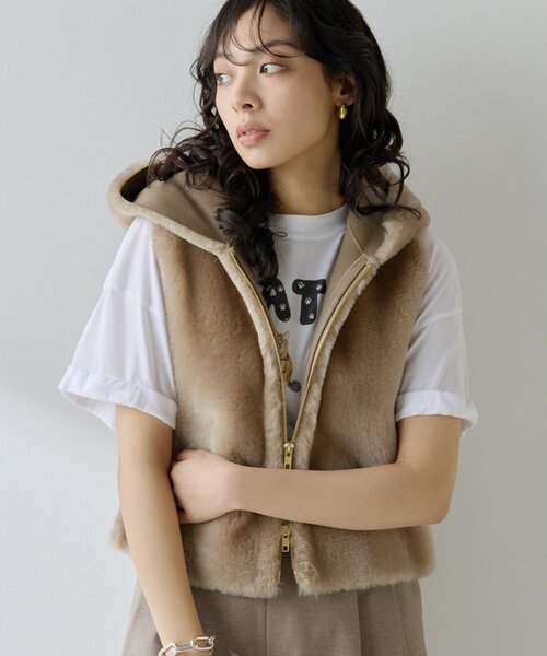 【ウィムガゼット】極美品　今期　13万リアルムートン　ジレ　ベスト ウィムガゼット】極美品 今期 13万リアルムートン ジレ ベスト