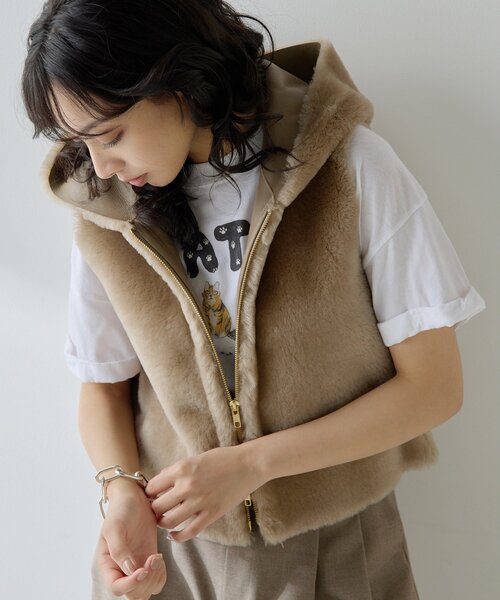 Whim Gazette フード付きダウンベスト ベージュ Whim Gazette（ウィムガゼット）の「【THE PAUSE】パファー中綿