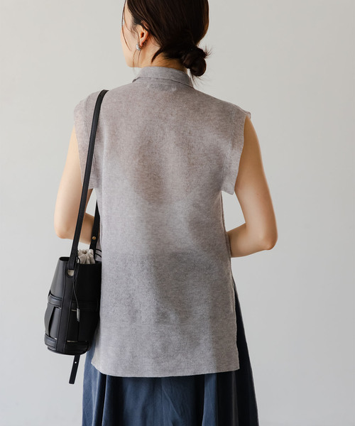 Noble（ノーブル）の「【洗える】スポンジシアーノースリーブシャツニット（ニット/セーター・レディース・ベージュ/ライトグレー/ライトグリーン・FREE）」の10枚目の写真