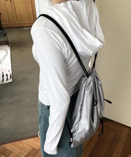 meJane（ミージェーン）の「メニーリボン ナップサック（バックパック/リュック・レディース・ブラック/グレー・FREE）」の6枚目の写真