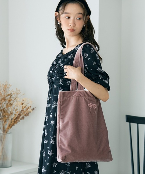 earth music&ecology(アースミュージックアンドエコロジー)の「【WEB限定】ベロアトートバッグ(トートバッグ・レディース・ピンク/ミント/アイボリー/ブラック/グレー・FREE)」の12枚目の写真