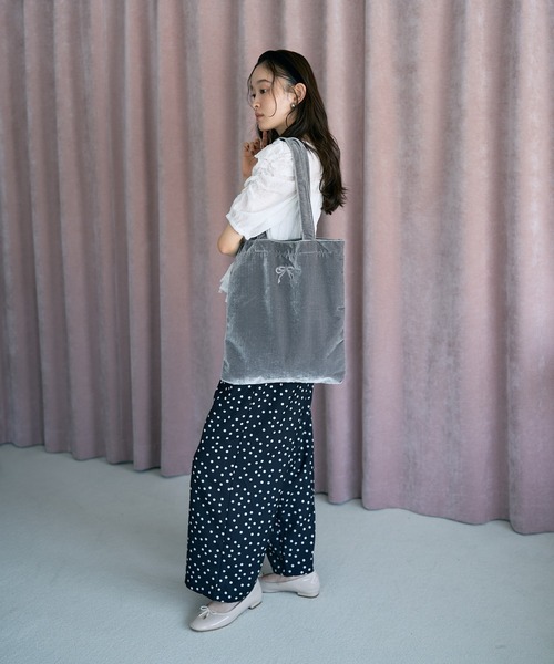 earth music&ecology(アースミュージックアンドエコロジー)の「【WEB限定】ベロアトートバッグ(トートバッグ・レディース・ピンク/ミント/アイボリー/ブラック/グレー・FREE)」の7枚目の写真