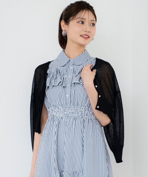 AND COUTURE(アンドクチュール)の「シャイニーシアーⅤネックカーディガン(カーディガン/ボレロ・レディース・ブラック/ベージュ/オフホワイト/ピンク・FREE)」の3枚目の写真