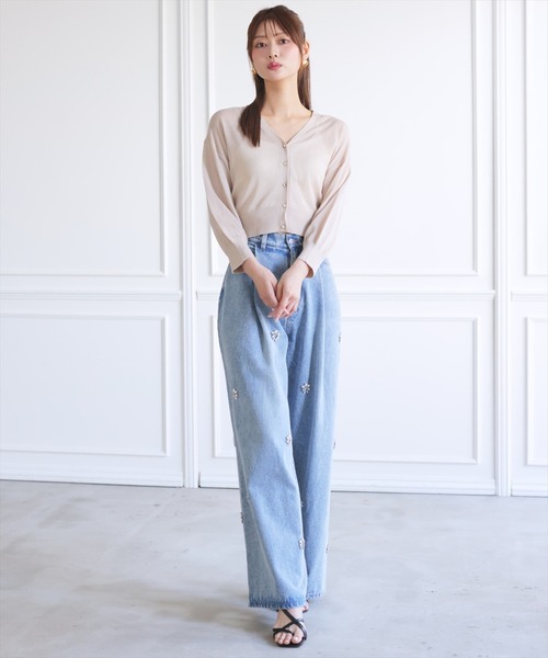 AND COUTURE(アンドクチュール)の「シャイニーシアーⅤネックカーディガン(カーディガン/ボレロ・レディース・ブラック/ベージュ/オフホワイト/ピンク・FREE)」の19枚目の写真