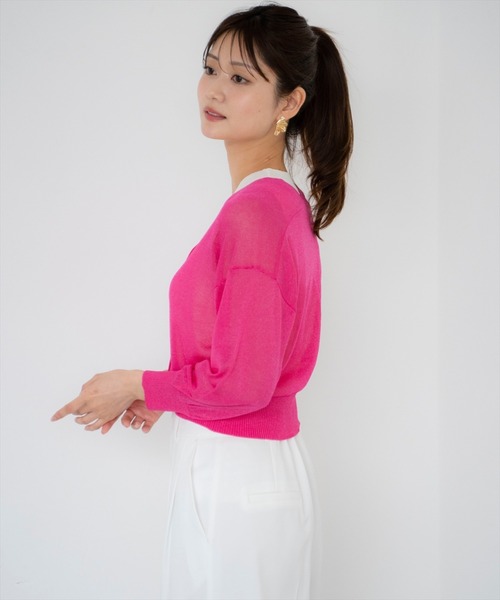 AND COUTURE(アンドクチュール)の「シャイニーシアーⅤネックカーディガン(カーディガン/ボレロ・レディース・ブラック/ベージュ/オフホワイト/ピンク・FREE)」の17枚目の写真