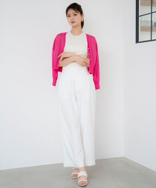 AND COUTURE(アンドクチュール)の「シャイニーシアーⅤネックカーディガン(カーディガン/ボレロ・レディース・ブラック/ベージュ/オフホワイト/ピンク・FREE)」の15枚目の写真