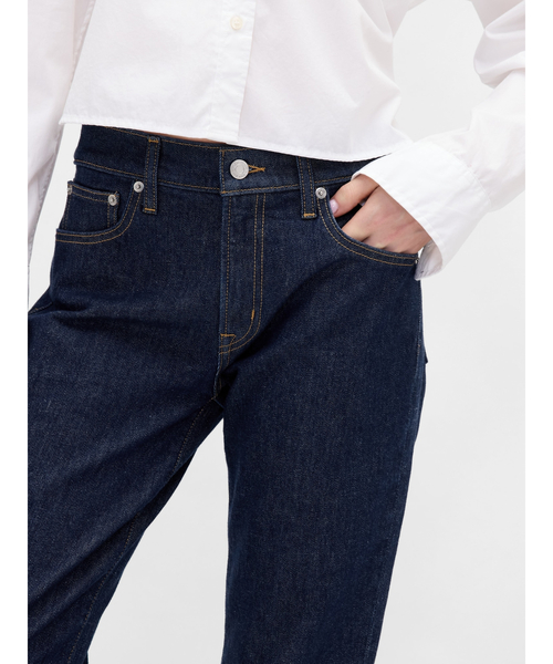 GAP（ギャップ）の「ミッドライズ ガールフレンドデニム（デニムパンツ・レディース・インディゴブルー・23/24/28/29/30/25/26/27）」の4枚目の写真