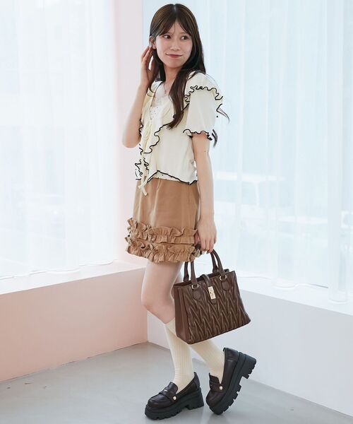 MAJESTIC LEGON(マジェスティックレゴン)の「メロウフリルレイヤードカットトップス(Tシャツ/カットソー・レディース・ブラック/アイボリー/ブラウン・MEDIUM)」の6枚目の写真