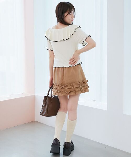 MAJESTIC LEGON(マジェスティックレゴン)の「メロウフリルレイヤードカットトップス(Tシャツ/カットソー・レディース・ブラック/アイボリー/ブラウン・MEDIUM)」の7枚目の写真