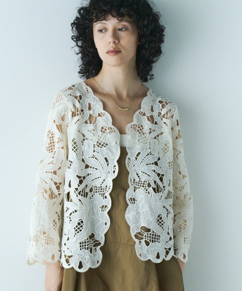 Libra Cue（リブラ キュー）の「フラワーレースカーディガンブラウス（シャツ/ブラウス・レディース・アイボリー/ブラック・FREE）」の4枚目の写真