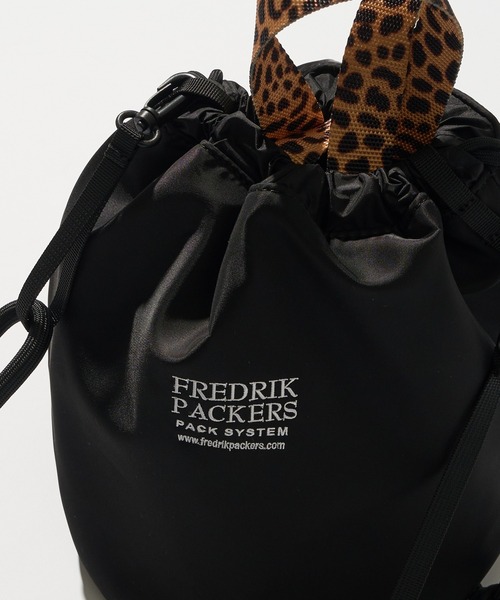 FREDRIK PACKERS（フレドリックパッカーズ）の「【FREDRIK PACKERS】≪別注≫TT CANDY SHOULDER　/　キャンディーショルダー　巾着バッグ　手提げ（ショルダーバッグ・レディース・グレー/ブラック/ブラック系その他2/オリーブ/ブラック系1・FREE）」の7枚目の写真