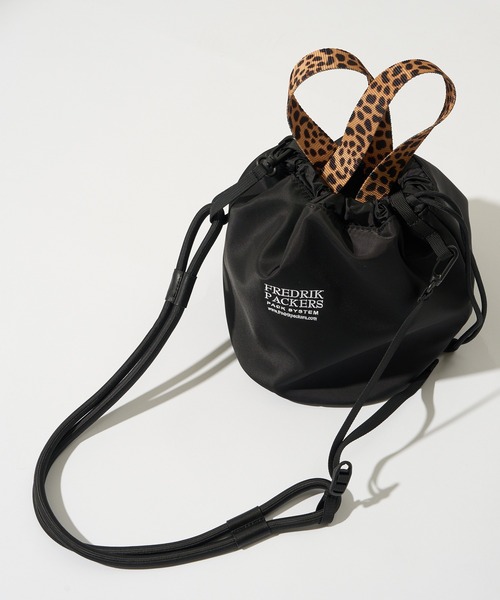 FREDRIK PACKERS（フレドリックパッカーズ）の「【FREDRIK PACKERS】≪別注≫TT CANDY SHOULDER　/　キャンディーショルダー　巾着バッグ　手提げ（ショルダーバッグ・レディース・グレー/ブラック/ブラック系その他2/オリーブ/ブラック系1・FREE）」の19枚目の写真