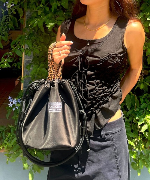 FREDRIK PACKERS（フレドリックパッカーズ）の「【FREDRIK PACKERS】≪別注≫TT CANDY SHOULDER　/　キャンディーショルダー　巾着バッグ　手提げ（ショルダーバッグ・レディース・グレー/ブラック/ブラック系その他2/オリーブ/ブラック系1・FREE）」の17枚目の写真