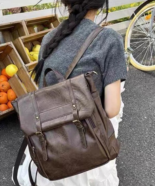 Teem Store(チームストア)の「【大容量/A4対応】スクエアフェイクレザーバックパック(バックパック/リュック・レディース・ブラック/ブラウン・F)」の11枚目の写真