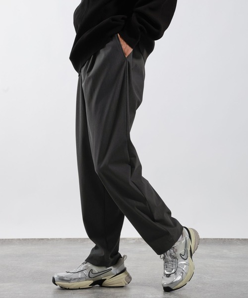 BAYFLOW（ベイフロー）の「【WONDER SHAPE(ワンダーシェイプ)】ワンタックトラウザー（スラックス・メンズ・ブラック/カーキ/チャコールグレー・SMALL/LARGE/MEDIUM）」の3枚目の写真