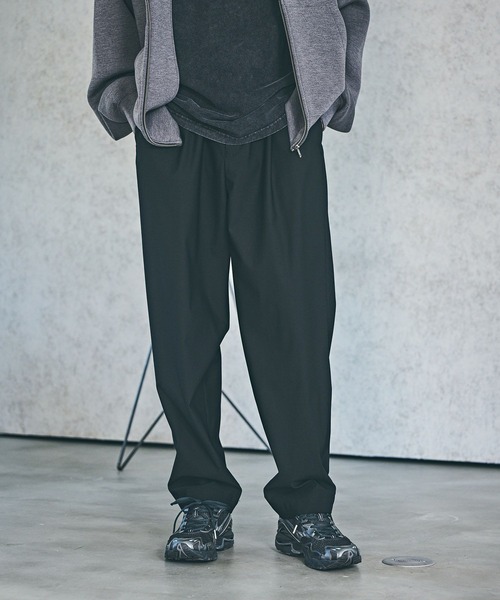 BAYFLOW（ベイフロー）の「【WONDER SHAPE(ワンダーシェイプ)】ワンタックトラウザー（スラックス・メンズ・ブラック/カーキ/チャコールグレー・SMALL/LARGE/MEDIUM）」の2枚目の写真