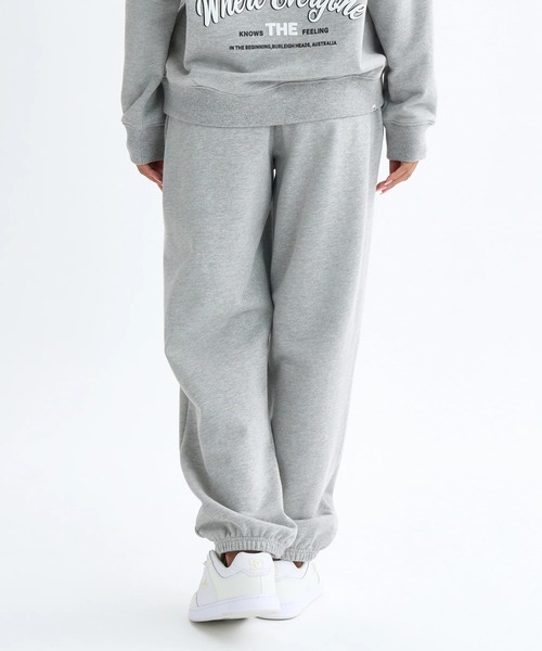 BILLABONG(ビラボン)の「BILLABONG レディース ARCH LOGO SWEAT PANTS セットアップボトムス 【2025年秋冬モデル】/ビラボンセットアップ対応ルーズフィットウエストゴムスウェットパンツ(スウェットパンツ・レディース・グレー/ホワイト/オフホワイト・MEDIUM/LARGE)」の5枚目の写真