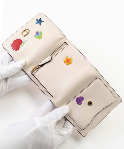 ミラ スモール フラップ ウォレット・ステッカー プリント（財布