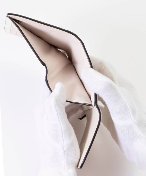 COACH（コーチ）の「ミラ スモール フラップ ウォレット・ステッカー プリント（財布・レディース・ホワイト系その他・ONE）」の11枚目の写真