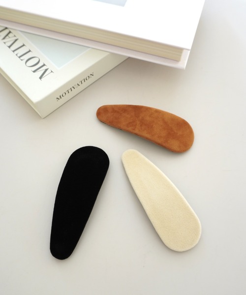 ammy.(エイミードット)の「【 ammy. / エイミードット 】 ディープカラー ベロア ヘアピン(ヘアピン・レディース・ブラウン/ブラウン系/ブラック/ホワイト系/アイボリー/ブラック系/グレー/バーガンディー/グリーン系/グリーン/レッド/レッド系・FREE)」の2枚目の写真