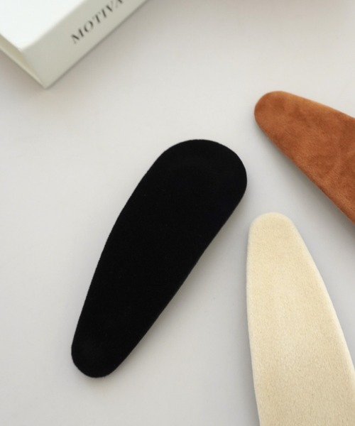 ammy.(エイミードット)の「【 ammy. / エイミードット 】 ディープカラー ベロア ヘアピン(ヘアピン・レディース・ブラウン/ブラウン系/ブラック/ホワイト系/アイボリー/ブラック系/グレー/バーガンディー/グリーン系/グリーン/レッド/レッド系・FREE)」の4枚目の写真