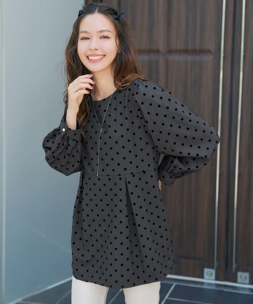 Tiaclasse(ティアクラッセ)の「フロッキードットチュニック(シャツ/ブラウス・レディース・ブラック/チャコールグレー・S/M/L)」の8枚目の写真