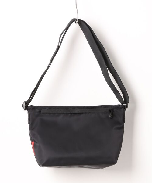 Manhattan Portage（マンハッタンポーテージ）の「CASUAL MESSENGER SLIM BP W/DIV MGNT PEANUTS 25（メッセンジャーバッグ・レディース・ブラック・SMALL）」の18枚目の写真