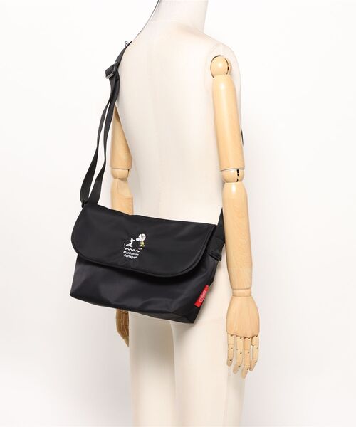 Manhattan Portage（マンハッタンポーテージ）の「CASUAL MESSENGER SLIM BP W/DIV MGNT PEANUTS 25（メッセンジャーバッグ・レディース・ブラック・SMALL）」の21枚目の写真