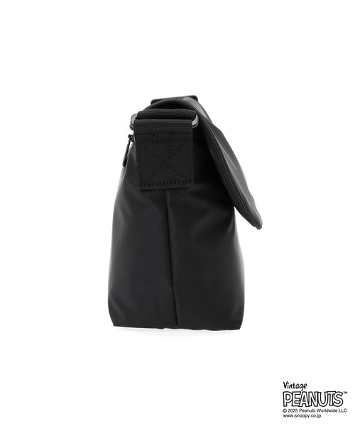 Manhattan Portage（マンハッタンポーテージ）の「CASUAL MESSENGER SLIM BP W/DIV MGNT PEANUTS 25（メッセンジャーバッグ・レディース・ブラック・SMALL）」の8枚目の写真