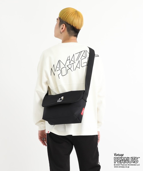 Manhattan Portage（マンハッタンポーテージ）の「CASUAL MESSENGER SLIM BP W/DIV MGNT PEANUTS 25（メッセンジャーバッグ・レディース・ブラック・SMALL）」の4枚目の写真